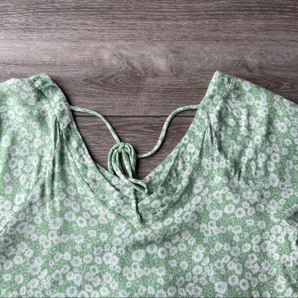 Kirious Bell Sleeve Peplum Hemline Liberty Floral  Blouse - Picture 5 of 14